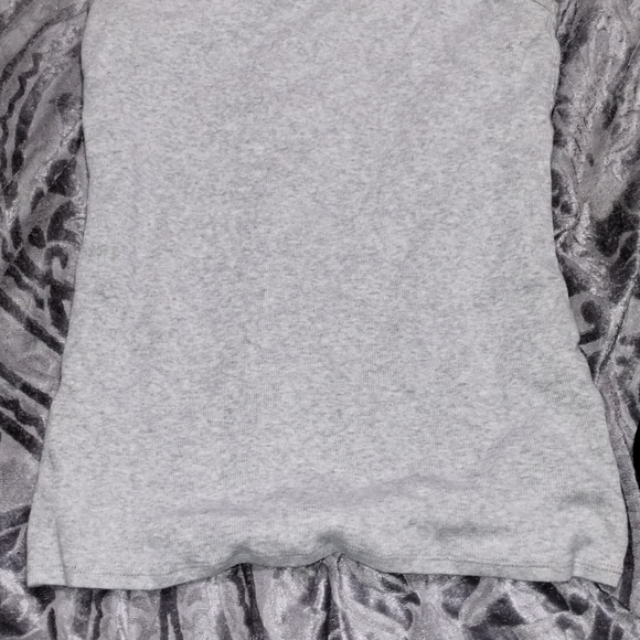 Tank tops - Picture 2 of 3